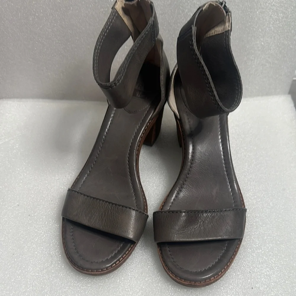 Frye brielle Elegant Gray Leather Women's Sandals size 10 comfortable